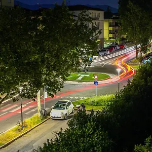 Hostly - Light And Wood Near The Tower - 100Sqm, 6 Pax, 2 Bedrooms, Ac, Town Center